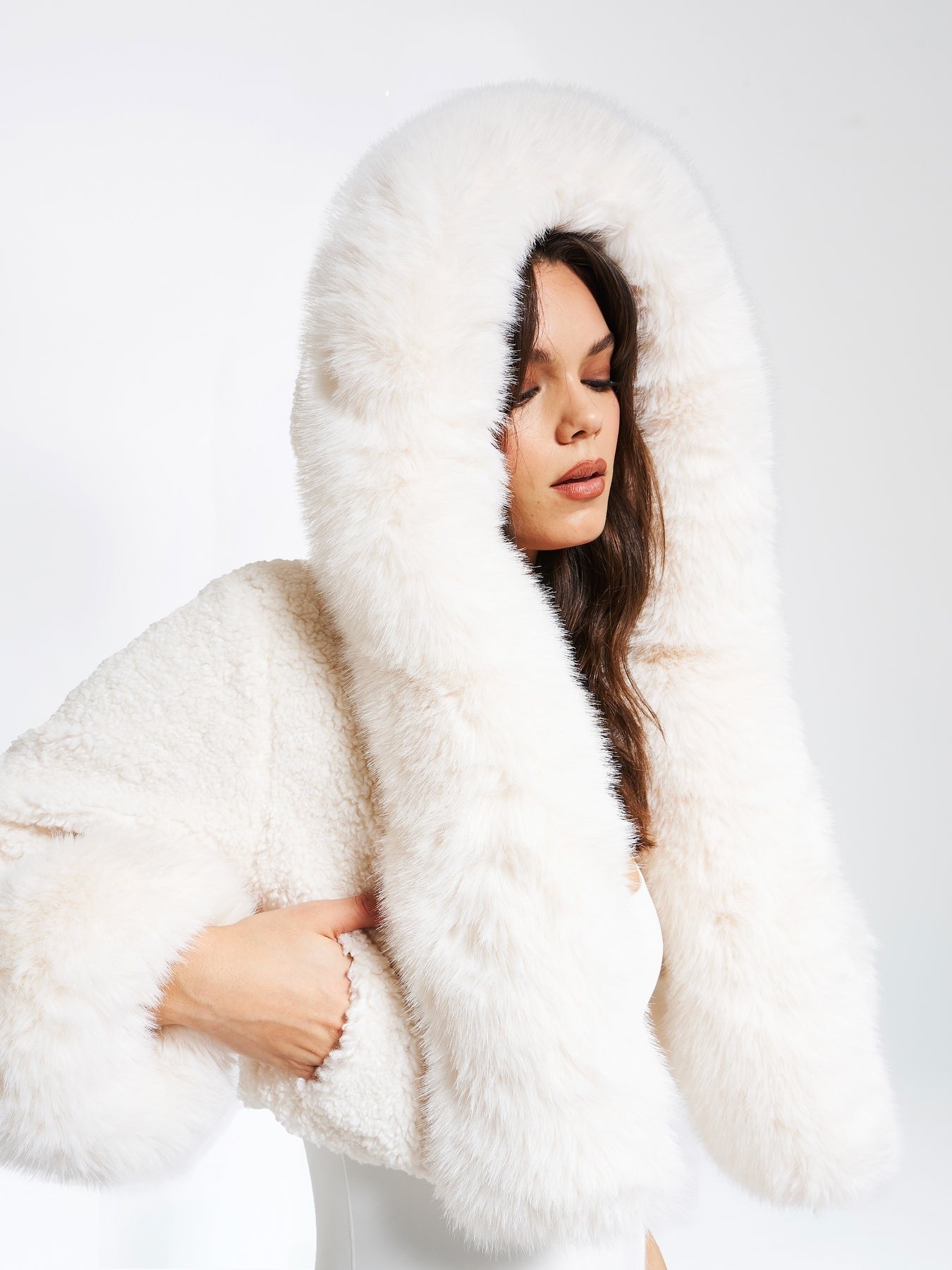 Modestique london™ | Cropped Fur Coat