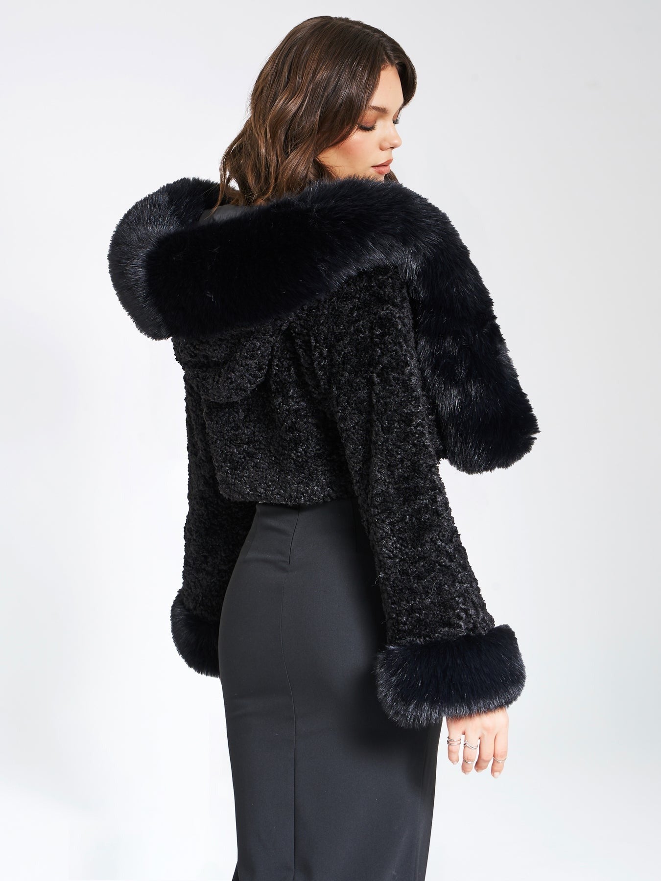 Modestique london™ | Cropped Fur Coat