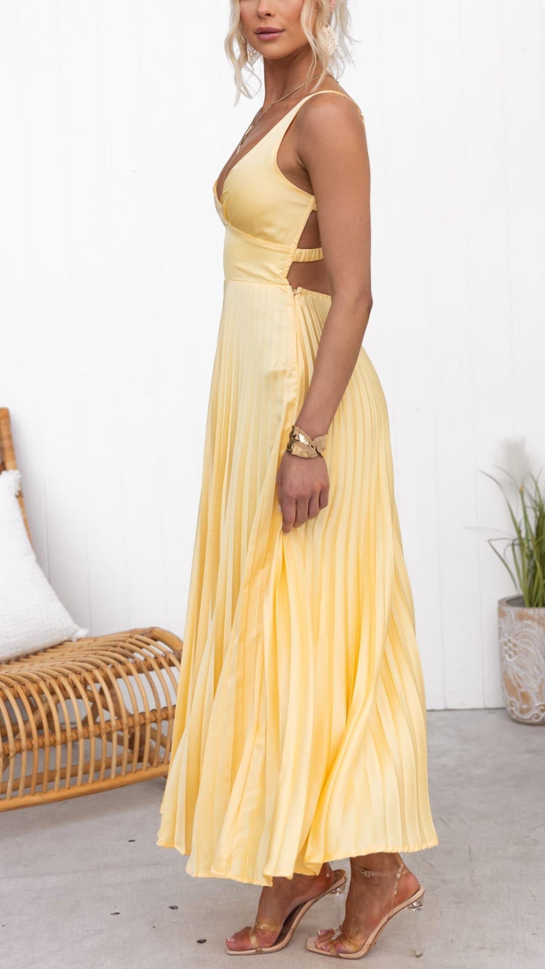 Aby™ | Yellow Pleated V-Neck Maxi Dress